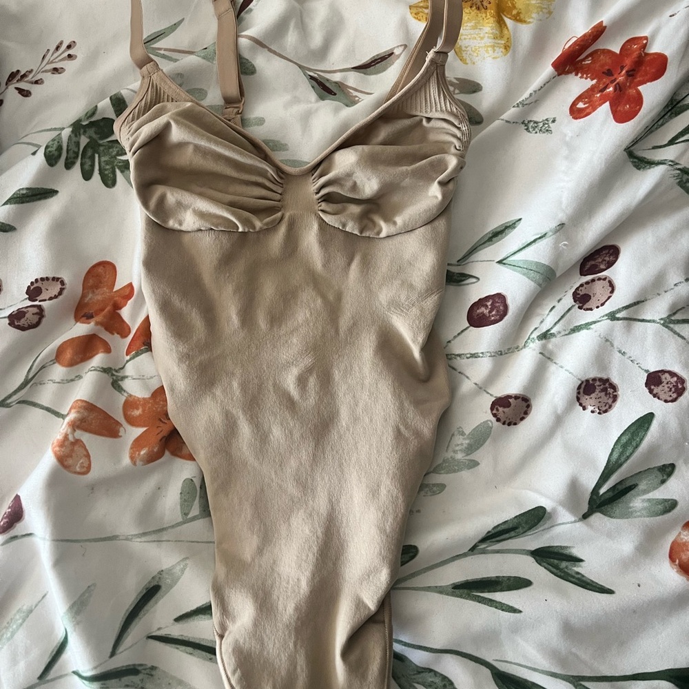 Skims seamless sculpt thong bodysuit size small